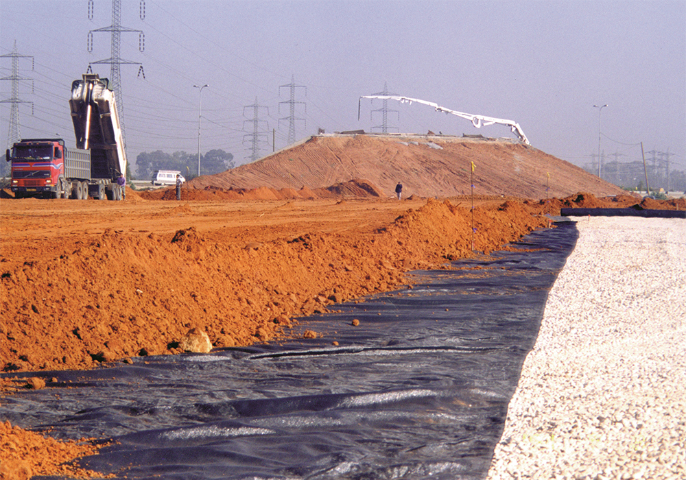Separation of sub base by geotextile